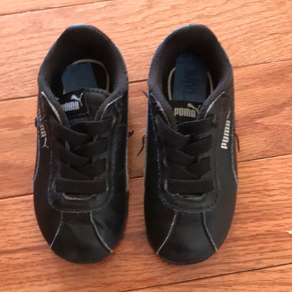 Puma, black athletic shoes, black, size 6
